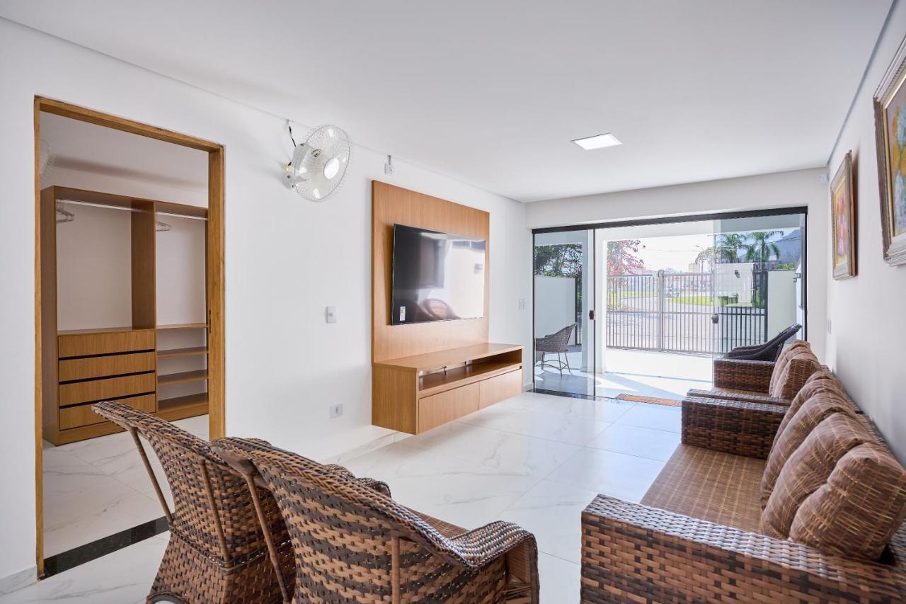 Casas Praianas: Cozy Retreats With Pool And Proximity Casa de férias Ubatuba