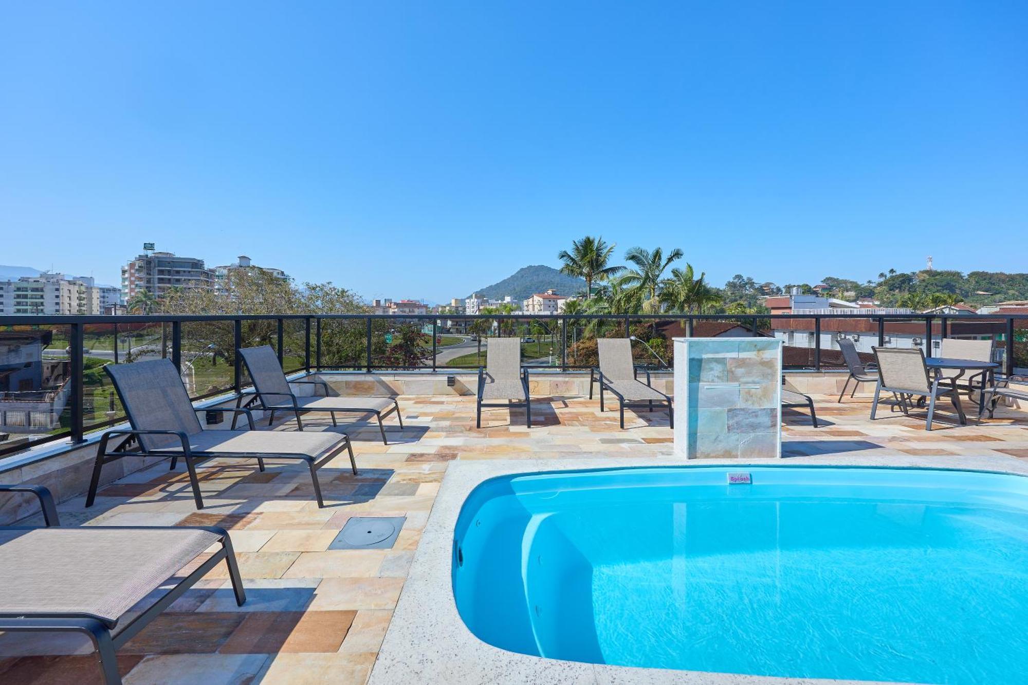 Casas Praianas: Cozy Retreats With Pool And Proximity Casa de férias *