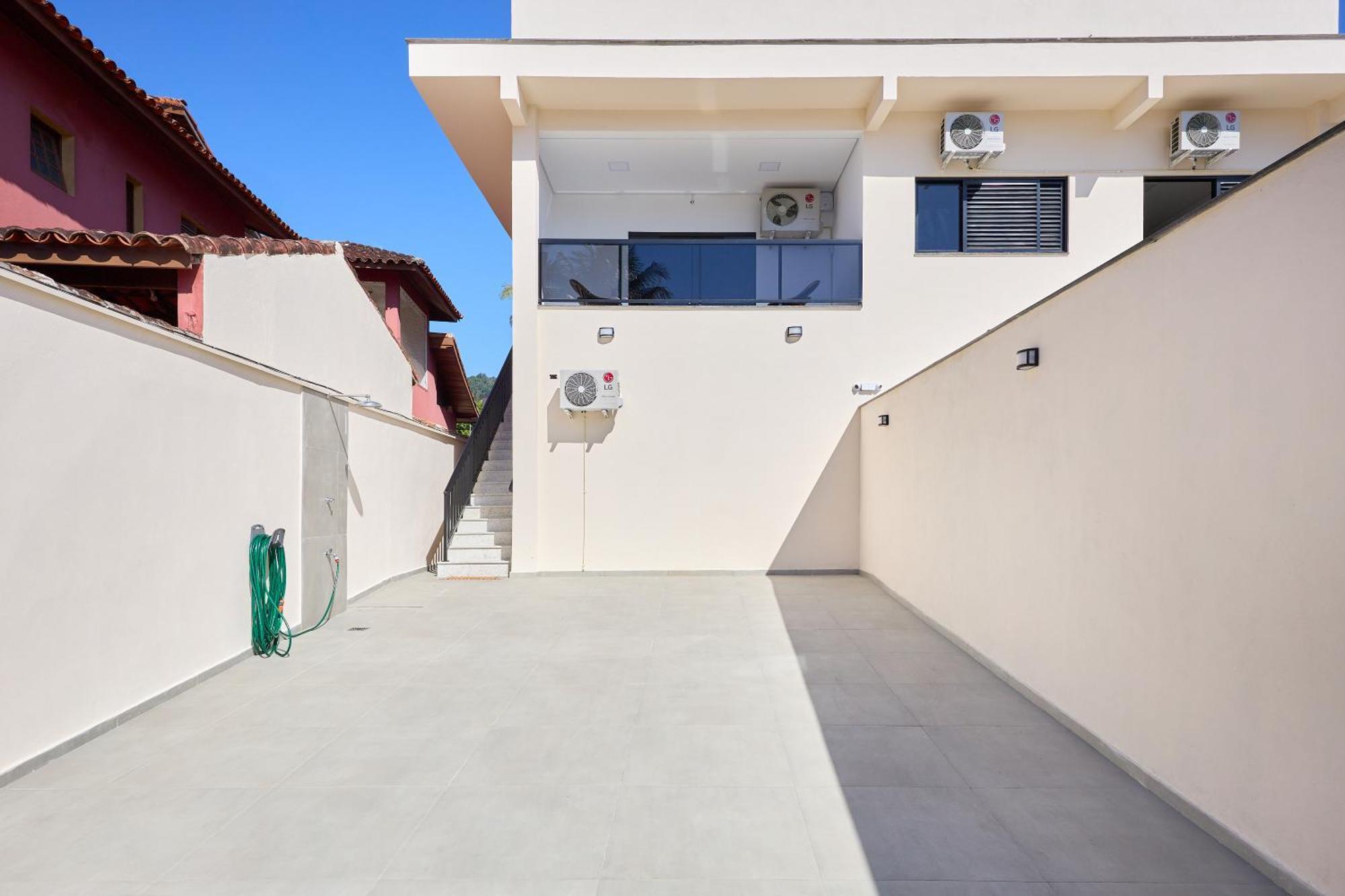 Casas Praianas: Cozy Retreats With Pool And Proximity Ubatuba
